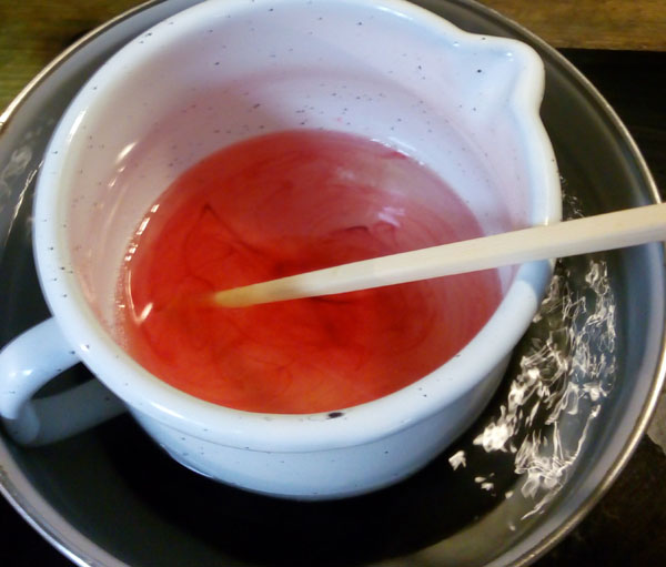 přidat kosmetické suroviny, silice, barvivo