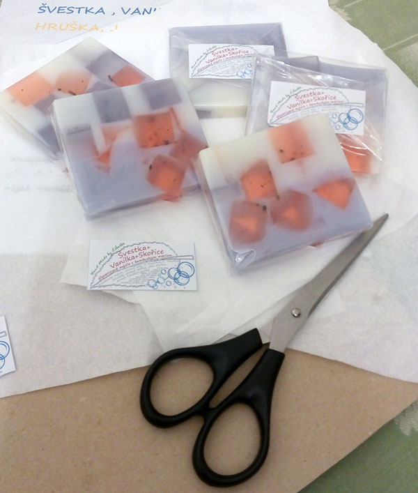 zabalit do celofánu a opatřit štítky