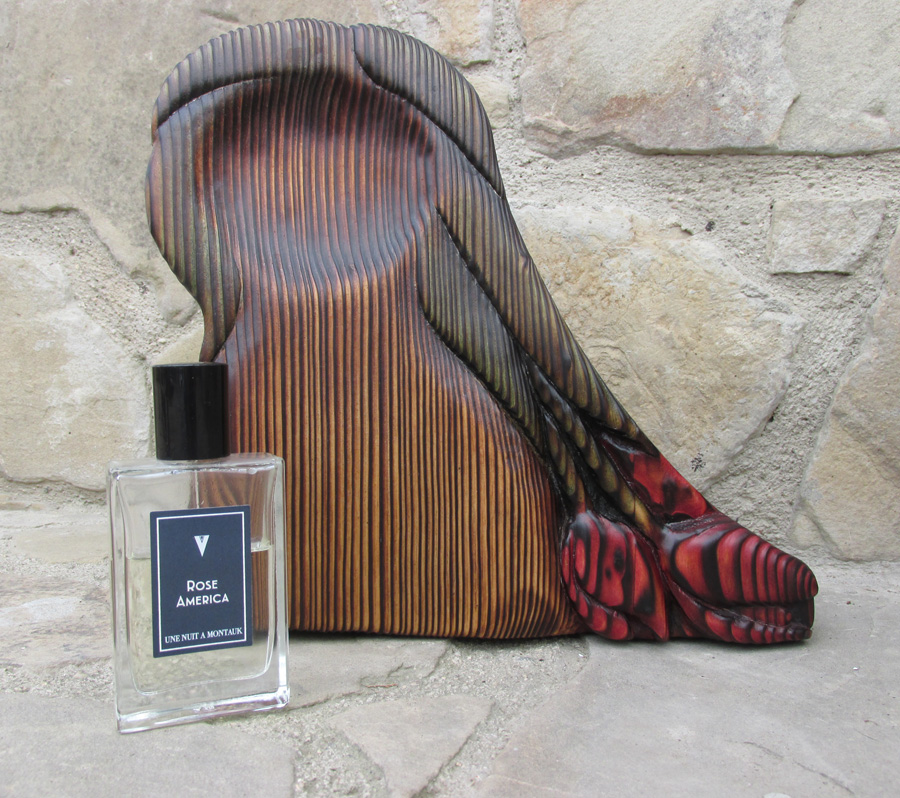 ...že jako socha dívky/vás, může být dekorací pro parfém