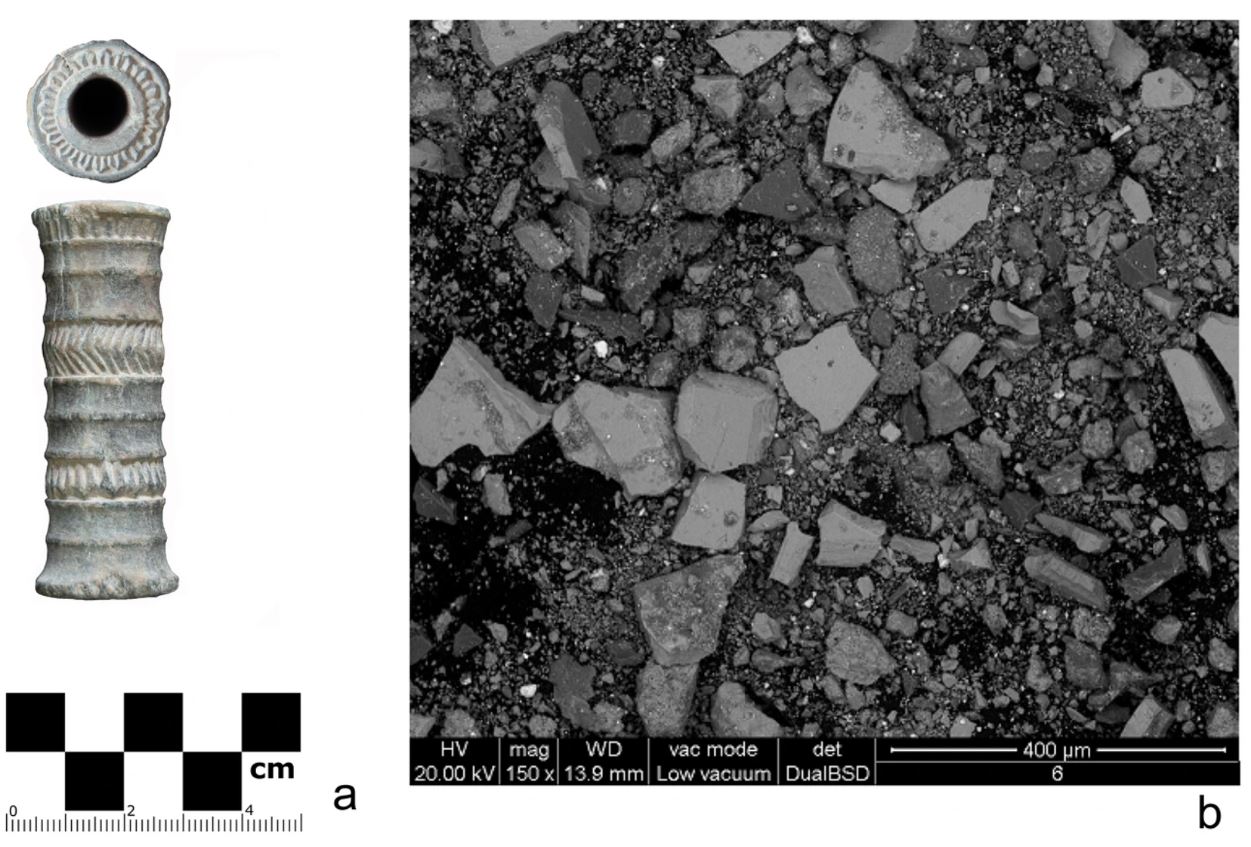 vlevo lahvička - vpravo její obsah